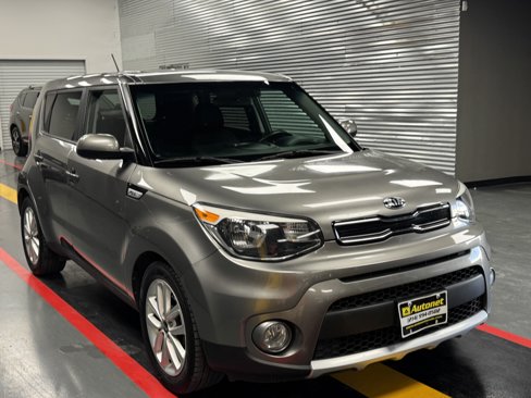 Used 2017 Kia Soul + image 7