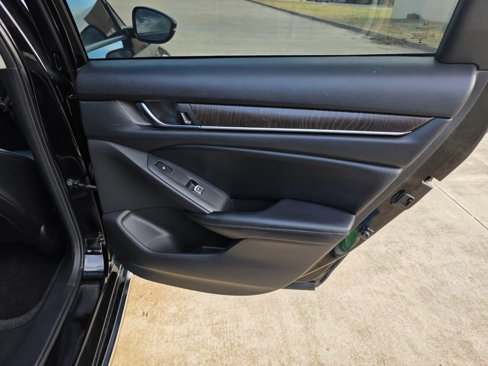 Used 2018 Honda Accord Touring image 23