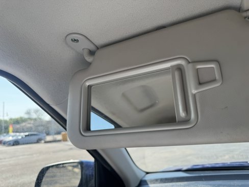 Used 2021 Hyundai Venue SE image 25