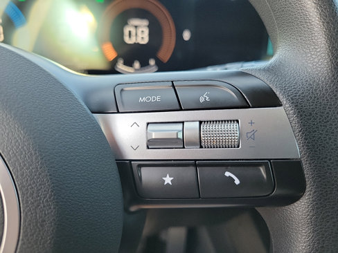 Certified 2025 Hyundai Tucson SE image 6
