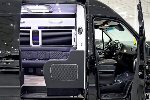 Used 2024 Mercedes-Benz Sprinter 3500 image 34