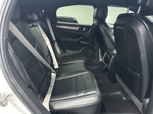 Used 2023 Porsche Cayenne Coupe image 23