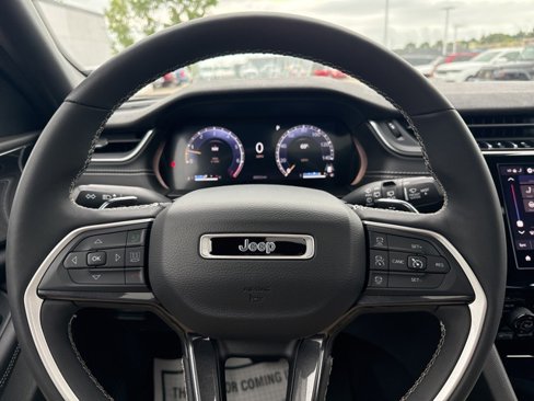 Used 2023 Jeep Grand Cherokee L Laredo image 29
