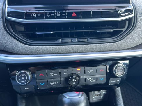 Used 2023 Jeep Compass Latitude w/ Sun and Sound Group image 19