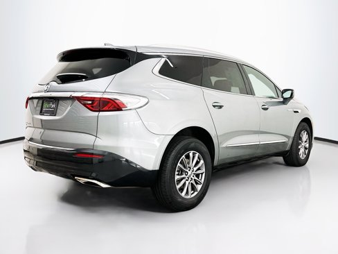 Used 2024 Buick Enclave Premium image 9