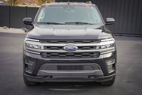 Used 2023 Ford Expedition XLT image 2