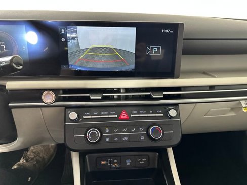 Certified 2025 Hyundai Tucson SE image 22