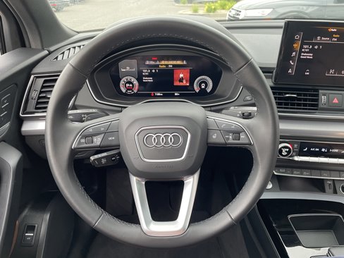 Certified 2025 Audi Q5 2.0T Premium image 9