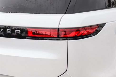 Used 2025 Land Rover Range Rover Sport Dynamic SE image 11