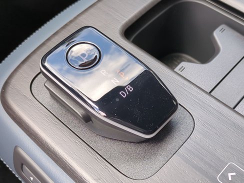 New 2025 Nissan Ariya Platinum image 17