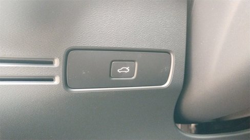 New 2025 Volvo XC40 B5 Ultra w/ Climate Package image 11