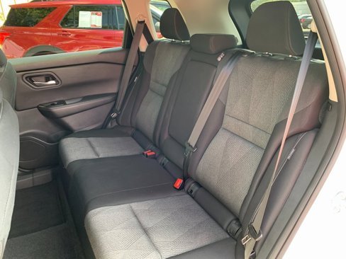 Used 2024 Nissan Rogue SV image 19
