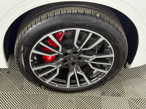 Used 2024 Maserati Grecale GT image 11