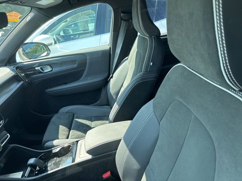Certified 2023 Volvo XC40 Recharge Ultimate w/ Protection Package Premier image 4