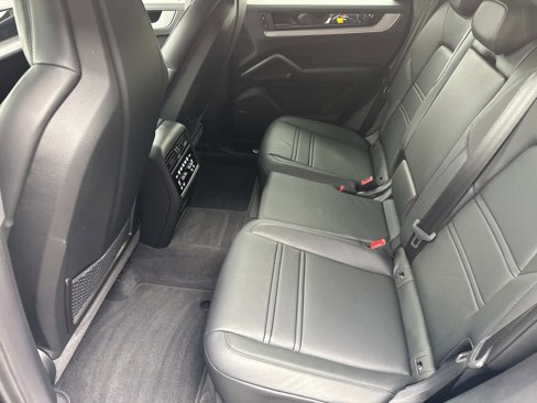 Certified 2025 Porsche Cayenne Coupe image 16
