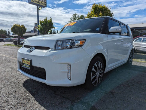 Used 2015 Scion xB image 2