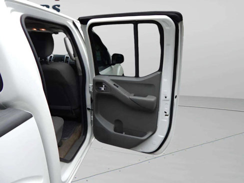 Used 2016 Nissan Frontier SV image 38