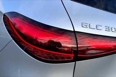 Used 2025 Mercedes-Benz GLC 300 4MATIC image 17