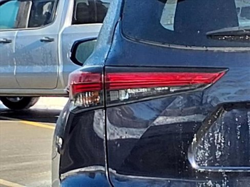 Used 2022 Toyota Highlander Limited image 10