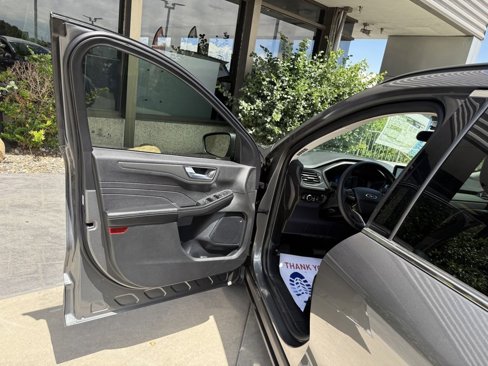Certified 2025 Ford Escape SE image 10