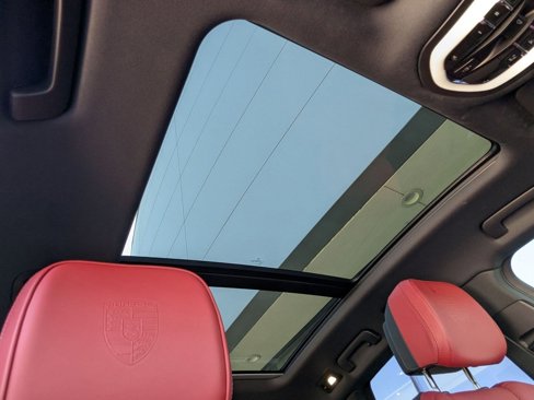 Certified 2025 Porsche Macan image 27