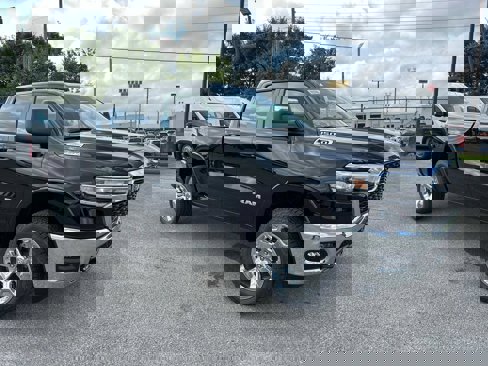 New 2026 RAM 1500 4x4 Crew Cab image 2