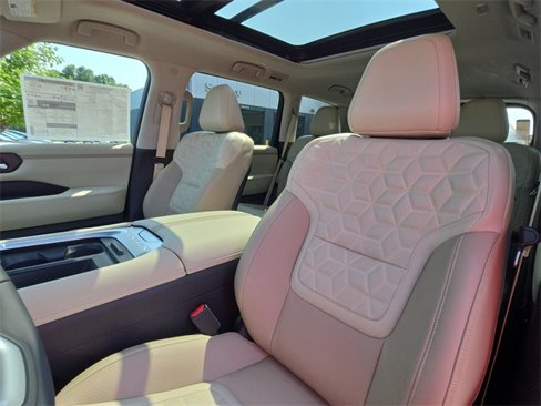 New 2025 Nissan Armada Platinum Reserve image 11