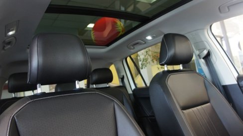 Used 2022 Volkswagen Tiguan SE image 40