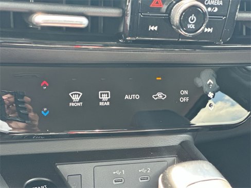 New 2025 Nissan Kicks SR image 25