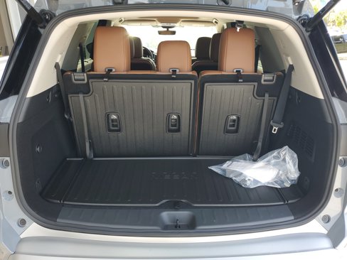 New 2025 Nissan Pathfinder Platinum image 6