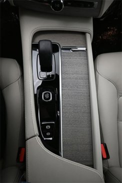 Used 2025 Volvo XC90 B6 Plus w/ Protection Package Premier image 10