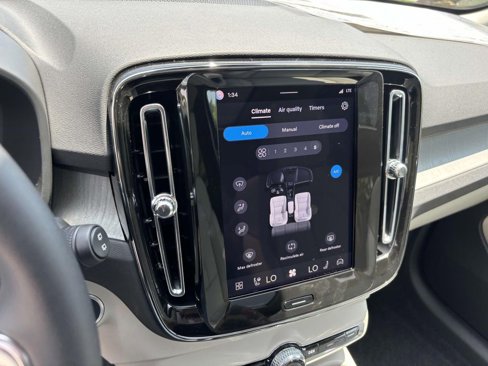 New 2026 Volvo XC40 B5 Ultra w/ Protection Package Premier image 19