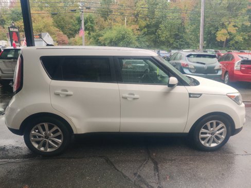 Used 2019 Kia Soul + image 7