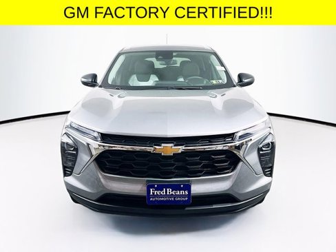 Certified 2025 Chevrolet Trax LS w/ Driver Confidence Package image 2