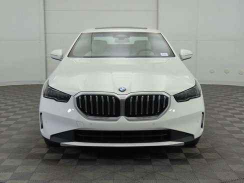 Used 2025 BMW 530i image 3
