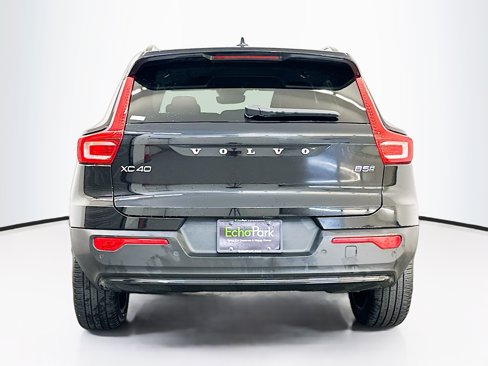Used 2025 Volvo XC40 B5 Plus image 7