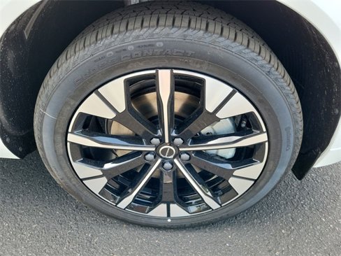 New 2026 Volvo XC60 T8 Plus w/ Climate Package image 20