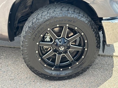 Used 2018 Toyota Tundra SR5 w/ SR5 Upgrade Package image 26