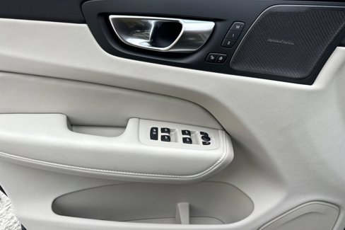 New 2026 Volvo XC60 T8 Ultra image 9