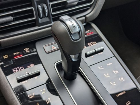 Certified 2024 Porsche Macan image 20