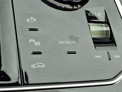 Used 2025 BMW 740i xDrive image 26
