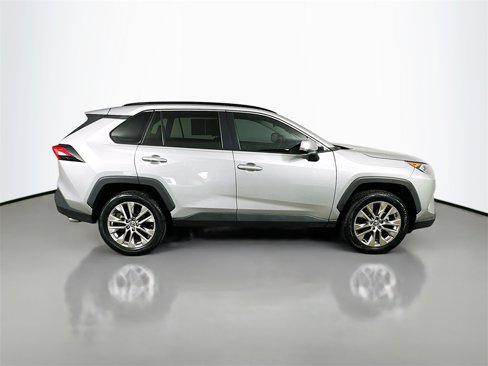 Used 2021 Toyota RAV4 XLE Premium image 7