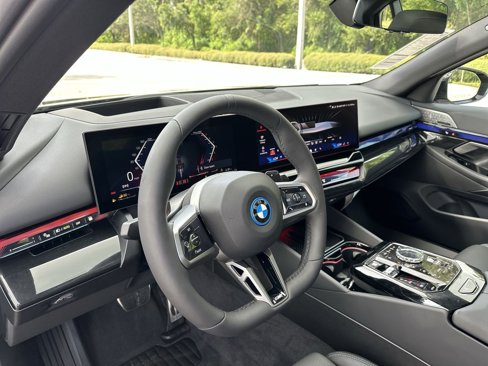 New 2026 BMW 550e xDrive w/ Executive Package image 12