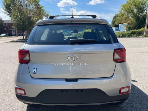 Used 2025 Hyundai Venue SEL image 4