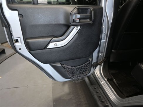 Used 2016 Jeep Wrangler Unlimited Rubicon w/ Connectivity Group image 16
