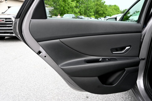 Used 2024 Hyundai Elantra Limited image 27