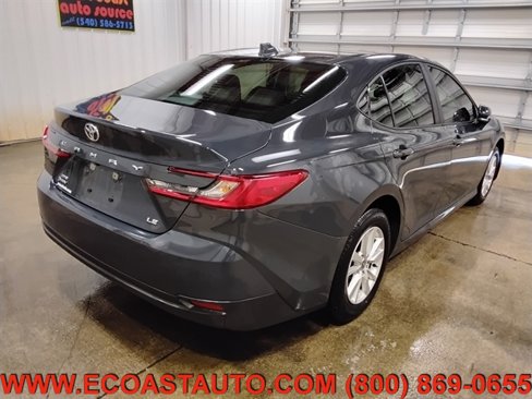 Used 2025 Toyota Camry XSE image 3
