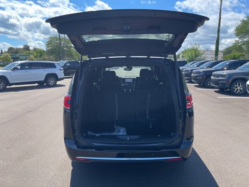 New 2026 Chrysler Pacifica Select image 6