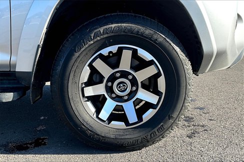 Used 2024 Toyota 4Runner TRD Off-Road Premium image 9