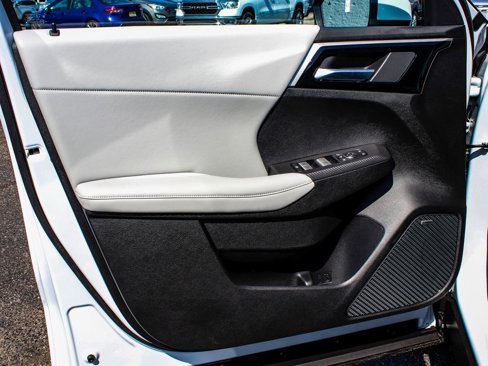 New 2025 Mitsubishi Outlander SE image 8
